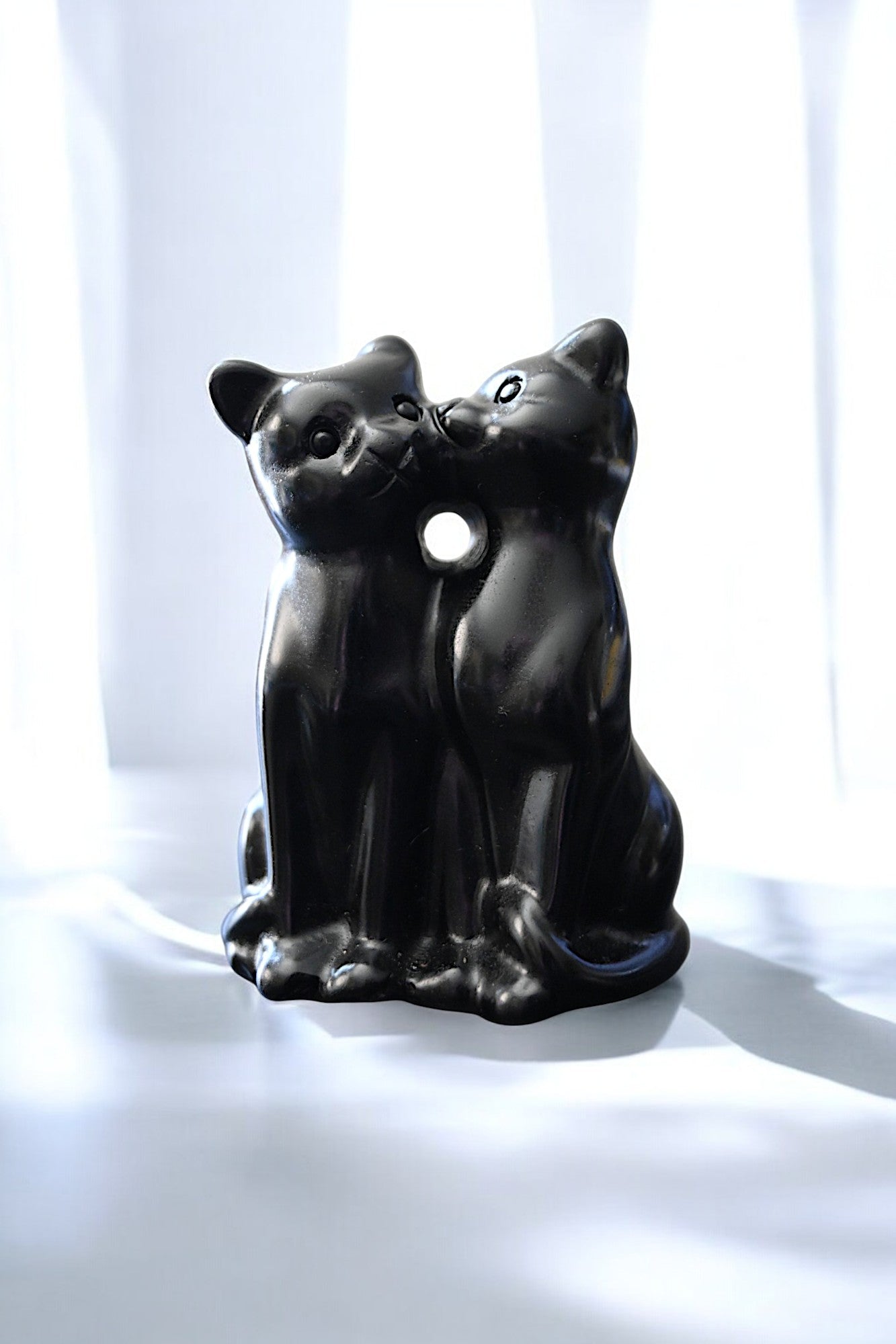 Obsidian Kissing Cats